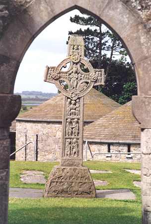 Clonmacnoise08.jpg