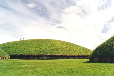 Knowth 01.jpg