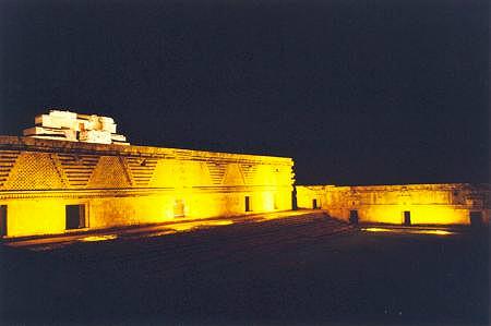 Uxmal01.jpg